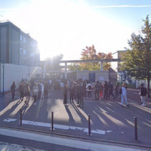 Încă un caz şocant de violenţă în şcoli în Franţa. Un băiat de 15 ani a murit după ce a fost atacat când a ieşit de la ore