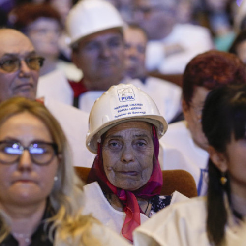 Video&Foto Mii de oameni aduși cu autocarele la lansarea lui Piedone pentru Primăria Capitalei. PUSL susține candidații PSD-PNL la Sectoarele 2, 4