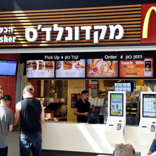 McDonald's își răscumpără restaurantele din Israel, după ce franciza a fost boicotată pentru că oferea mese gratuite soldaților IDF