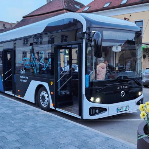 Teste cu primul autobuz electric în Sebeș, pe noile trasee aprobate. Primarul Dorin Nistor anunță începerea transportului ecologic în oraș.