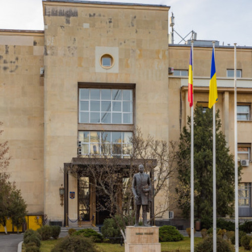 Ziua NATO: Sediul MAE, iluminat în albastru pentru cea mai importantă sărbătoare a Alianței în România