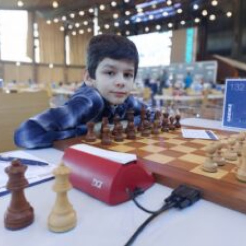 Odată cu sprijinul comunității brașovene, micul șahist Vladimir Sofronie obține titlul de candidat de maestru într-o competiție internațională