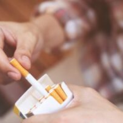 Preturile la tigari cresc din nou incepand cu 8 aprilie. Consumatorii vor scoate mai multi bani din buzunar. British American Tobacco majora preturile cu 1 leu pe pachet. Majorarea afecteaza mai multe branduri populare. Controalele de preturi vor afecta si alte branduri importante.