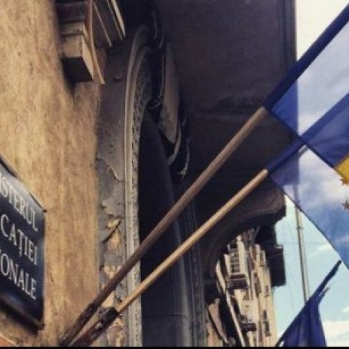 Ministerul Educaţiei va primi 100 de milioane de lei din fondul de mediu pentru realizarea programului "Săptămâna verde" în unităţile de învăţământ preuniversitar, decizia fiind luată de Guvern joi.