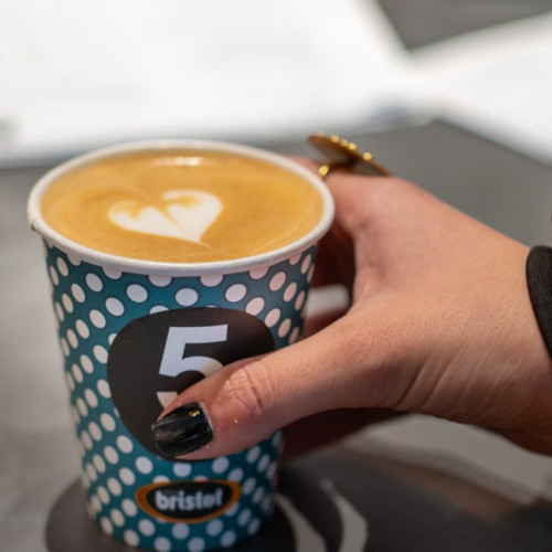 5 to go se extinde in Bulgaria si Ungaria, cu planul de a deschide 12 cafenele noi.