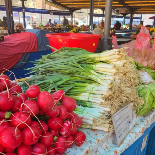 Modernizarea pieței din Dâmbul Pietros continuă în două etape, fără închiderea acesteia