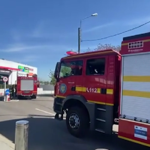 Parcare comerciale din București, incendiu violent!