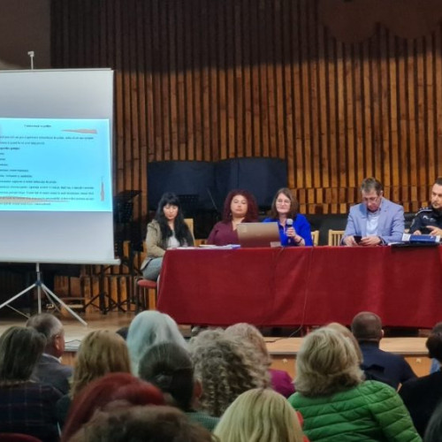 Politia si profesorii se implica in prevenirea violentei scolare in Maramures