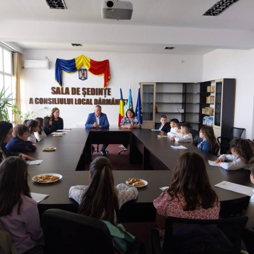 Elevii din Dărmănești experimentează ziua unui primar: întâlnire educativă la primărie cu primarul Valentin Mihalache timp de o zi!