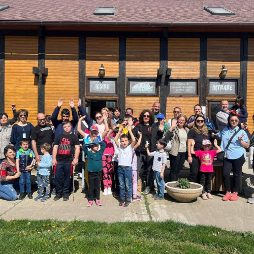 Copiii de la Centrul de Zi "Sfânta Maria" în vizită la Mânăstirea Bâldana pentru o săptămână dedicată conștientizării autismului