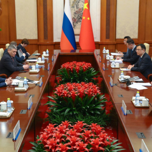 China va sprijini dezvoltarea Rusiei, i-a spus lui Lavrov ministrul de Externe de la Beijing: Cu Putin, "rușii au un viitor strălucit"