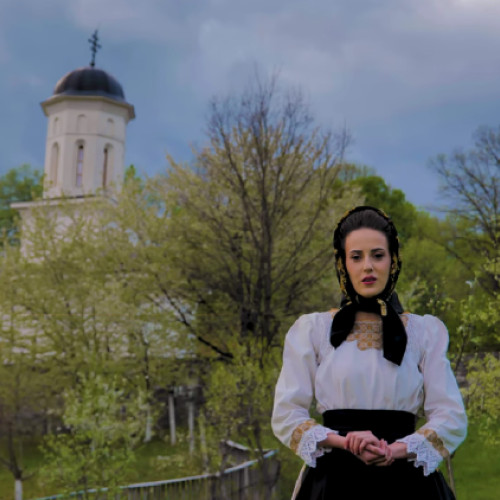 Gabriela Ardusătan lansează o priceasnă emoționantă în timpul Postului Mare: „Unde să merg Doamne?”" - Tânăra artistă impresionează cu interpretări în folclor și muzica bisericească