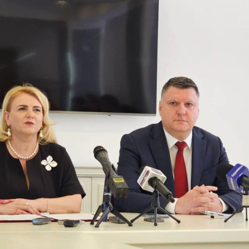 Universitatea Valahia isi propune sa isi imbunatateasca pozitia si atractivitatea pe piata educatiei, conform nouei echipe de conducere condusa de Claudia Gilia, pentru a deveni una dintre cele mai bune universitati din Romania. Prin programe educaționale relevante și parteneriate cu instituții și companii locale, UVT urmărește stimularea dezvoltării personale și profesionale a studenților și contribuția la dezvoltarea comunității, pentru o societate mai echitabilă și mai prospere. Președintele Senatului UVT, Claudia Gilia, a oferit mai multe detalii despre strategia universității într-o conferință de presă.