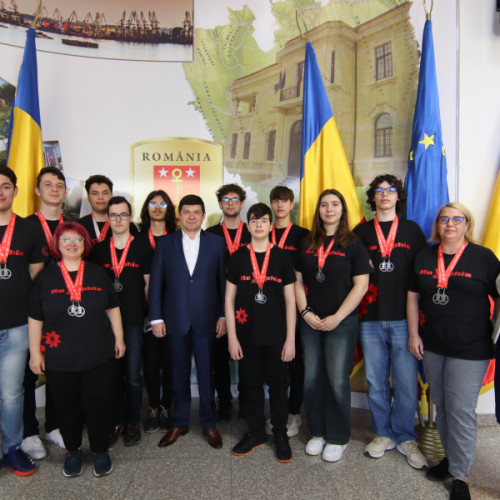 CJ Galati a finantat echipa de robotica RoSophia pentru competitia mondiala din SUA