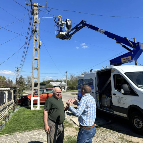Modernizarea iluminatului stradal în comuna Braniștea începe astăzi. Proiectul este finanțat exclusiv de fonduri europene și va aduce mai multă lumină și economie de energie electrică. Veste bună pentru locuitorii din Braniștea și Dâmbovicioara!