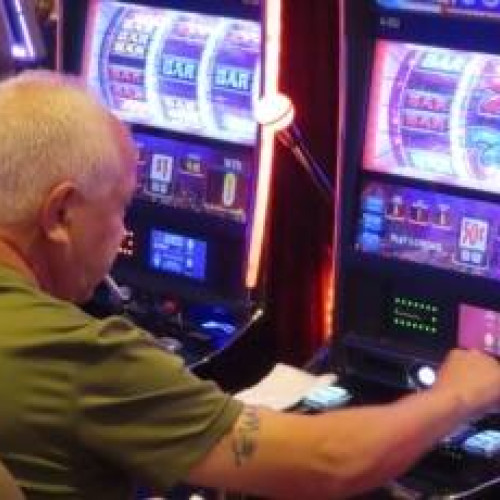 Parlamentul a decis închiderea jocurilor de noroc în localitățile mici