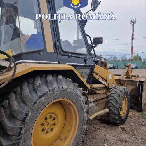 Bărbat sub influența alcoolului condus un buldoexcavator și a lovit o mașină în Constanța: Dosar penal deschis de poliție