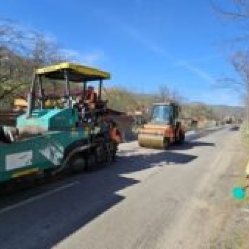 Modernizare în lucru la DN73F, între Moieciu de Jos și Moieciu de Sus