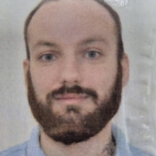 Cum a reușit să ajungă la Oradea deținutul evadat în București. Principala întrebare e ce făcea polițistul care nu l-a văzut fugind