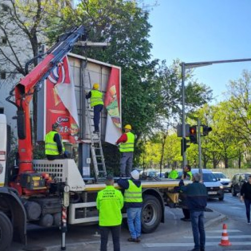 Panoul ilegal de mari dimensiuni a fost desființat în Sectorul 1 de Autoritățile Locale