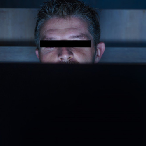 Un tânăr din Alba condamnat pentru distribuirea de materiale pornografice cu minori prin intermediul rețelelor sociale.