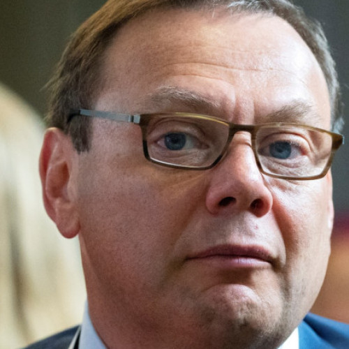 Uniunea Europeană elimină miliardarii ruși din lista de sancțiuni