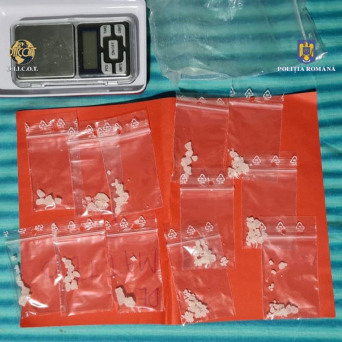 Agent de poliție din Mureș reținut pentru trafic de droguri de mare risc