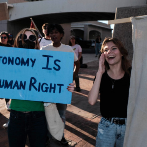 Arizona a reimpus o lege draconică anti-avort din 1864