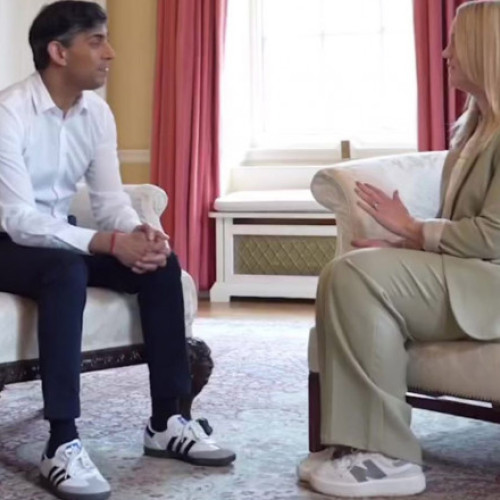 Premierul britanic Rishi Sunak și-a cerut scuze pentru că a purtat adidași Samba și spune: „Sunt un fan de mult timp”.