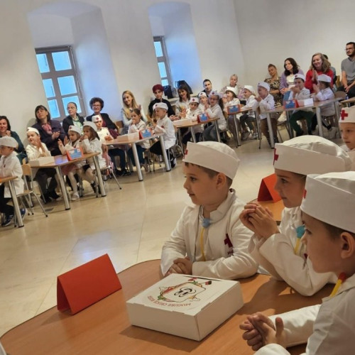 16 echipaje de preșcolari participă la concursul "Mugurii Crucii Roșii" de educație și prim ajutor organizat de Crucea Roșie Alba