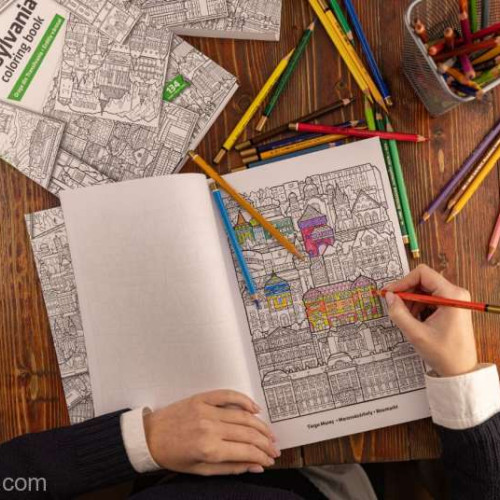 O carte de colorat cu 134 de oraşe transilvane va fi expusă la SepsiBook Festivalul din Covasna