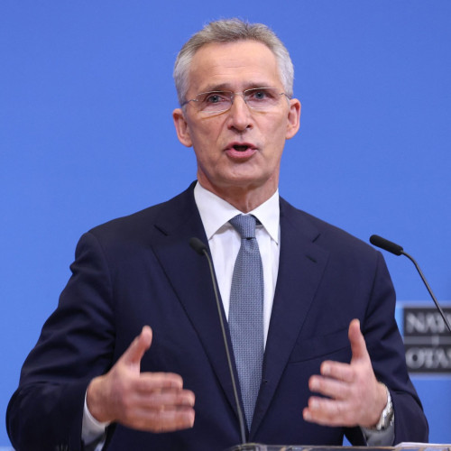 Jens Stoltenberg cere Ucrainei ajutor militar imediat pentru a rezista agresiunii ruse! Secretarul general al NATO subliniază necesitatea de a furniza rapid apărare antiaeriană și muniție. Situația pe câmpul de luptă se agravează zilnic pentru Ucraina.
