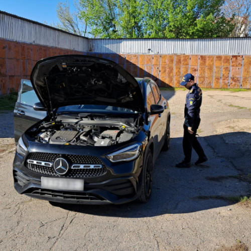 Un bolid englezesc dispărut a fost găsit în Tecuci de către polițiști Miercuri, 10 Aprilie 2024