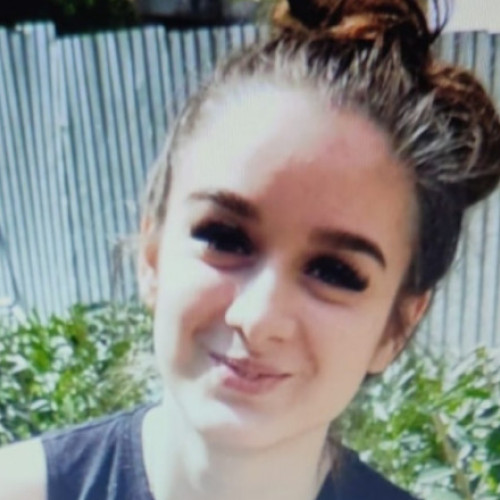 Fata de 17 ani din București, dispărută de acasă în mijlocul nopții. Polițiștii fac apel la cetățeni să ajute în găsirea ei.