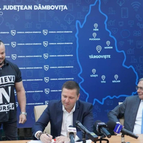 Corneliu Ștefan semnează 25 de contracte de finanțare pentru proiectele organizațiilor non-profit din județul Dâmbovița