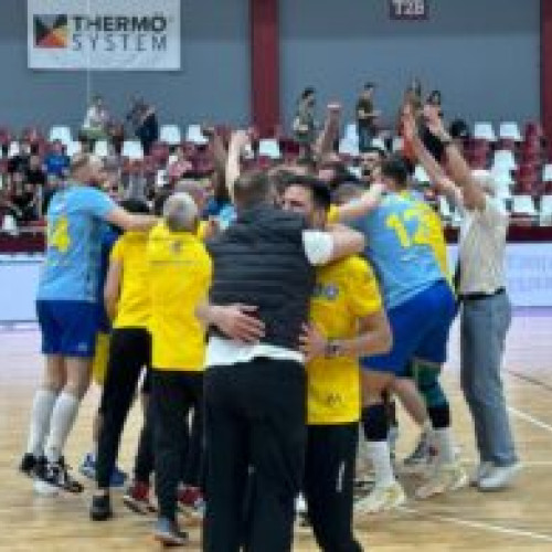 Corona Brașov, calificată în finala Diviziei A1 de volei masculin! Arcada Galați fiindlocul lu la a 5-a campioană națională. Vezi foto și video pe pagina noastră de Facebook și dă-ne un Like!