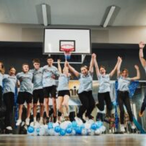 Primul club de cheerleading a fost deschis în orașul Brașov, luni seara