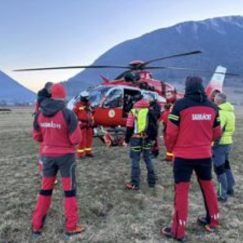 Salvamontiștii intervin pentru salvarea turiștilor blocați pe munte în Masivul Piatra Craiului