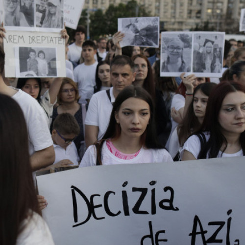 Protest în Piaţa Victoriei faţă de modul în care se judecă dosarul accidentului din 2 Mai. „Justiţia nu este de partea noastră”
