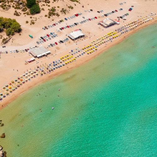 Șezlongurile și prețurile cresc, reguli noi pentru turiștii din Grecia