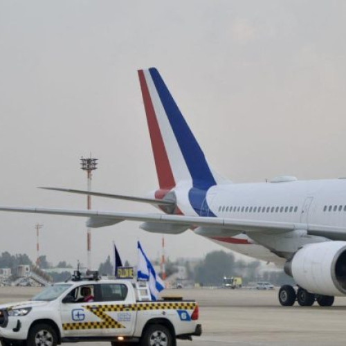 Redeschiderea Spațiului Aerian Israelian după Atacul Iranului - Sky News