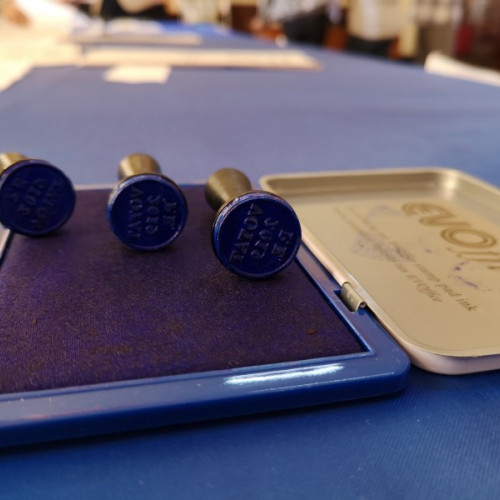 Biroul Electoral Central a publicat liste complete cu candidaţi pentru alegerile europarlamentare, la care participă 15 partide politice şi 7 candidaţi independenţi. Urmează perioada de soluţionare a contestaţiilor pentru definirea candidaturilor definitive pe 29 aprilie. Principalele partide politice, precum PSD-PNL, AUR, USR, PMP, Forţa Dreptei, SOS România, Alternativa Dreaptă, Reper şi UDMR, au depus liste de candidaţi. Cunoscuţi europarlamentari precum Mihai Tudose, Dacian Cioloş, Iuliu Winkler sau Cristian Terheş candidează din nou, în timp ce nume noi, precum Diana Şoşoacă şi Dan Barna, intră în cursa electoral