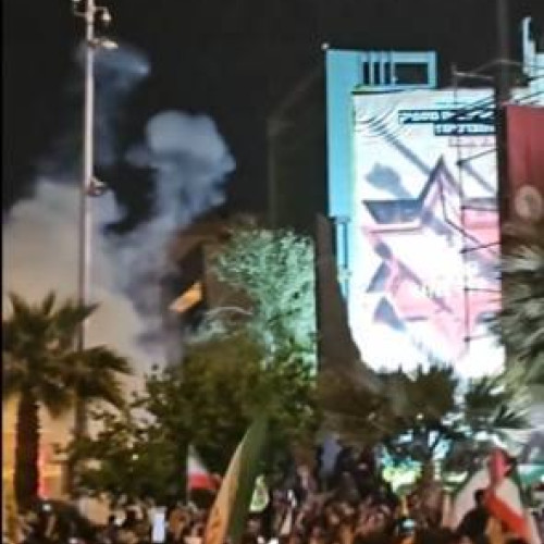 Iranienii sărbătoresc atacul istoric asupra Israelului cu mii de oameni în stradă