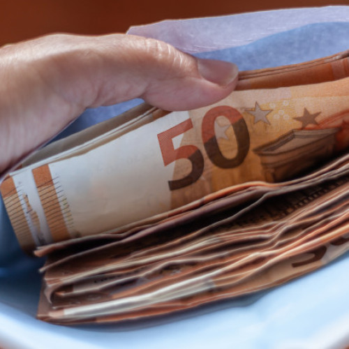 Inșelăciune cu bancnote de euro false, condamnat să poarte închisoare. Satul Mare - condamnarea unui bărbat la 5 ani de detenție.