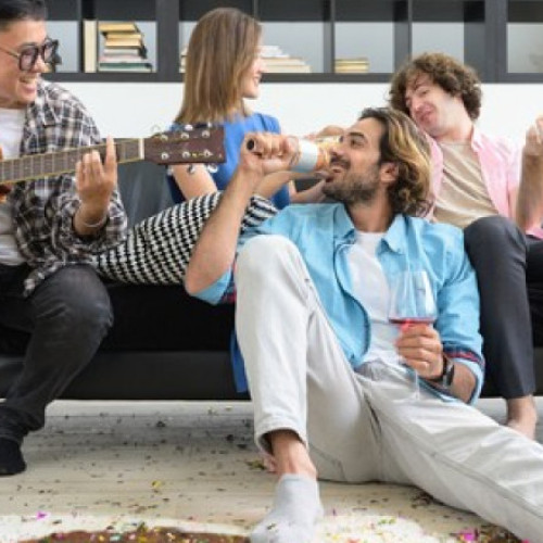 Tinerii români, campioni la evitarea muncii. Psiholog: Generația tânără caută soluții rapide de îmbogățire și se bazează pe ajutorul părinților