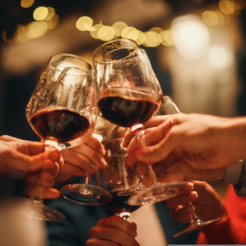 Un restaurant din Italia oferă o sticlă de vin gratuit clienților care renunță la telefoanele mobile la intrare