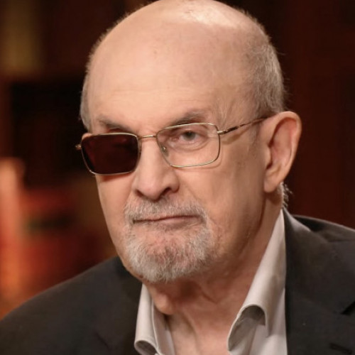 Salman Rushdie vorbește despre atacul în urma căruia a fost înjunghiat de 12 ori: „Pierderea unui ochi mă întristează în fiecare zi”
