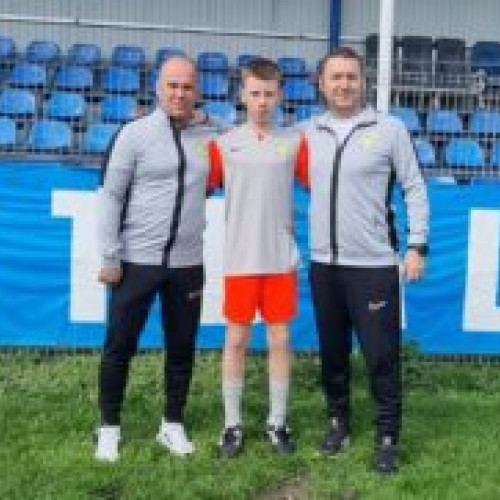 Kinder Brașov se concentrează pe nevoile sportive ale tinerilor fotbaliști pentru a produce viitori seniori de succes