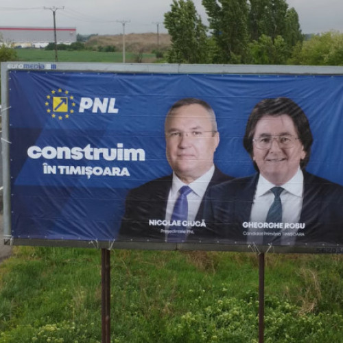 Apare un afiș electoral controversat ce îl promovează pe Nicolae Robu ca "Gheorghe", alături de Nicolae Ciucă, la Primăria Timișoarei, potrivit publicației Tion. Greșeala ar fi fost comisă de către liderii PNL la nivel național.