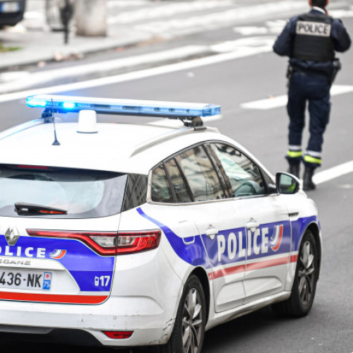 Alertă în Paris după amenințarea cu bombă la consulatul Iranului. Martorii arată că suspectul a fost încătușat de poliție.